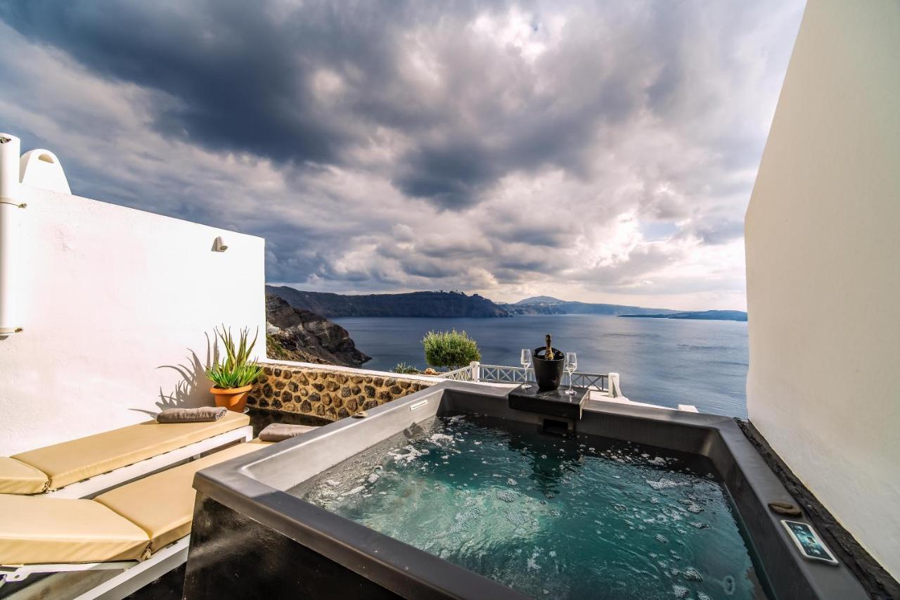 Solstice Luxury Suites Oía Dış mekan fotoğraf