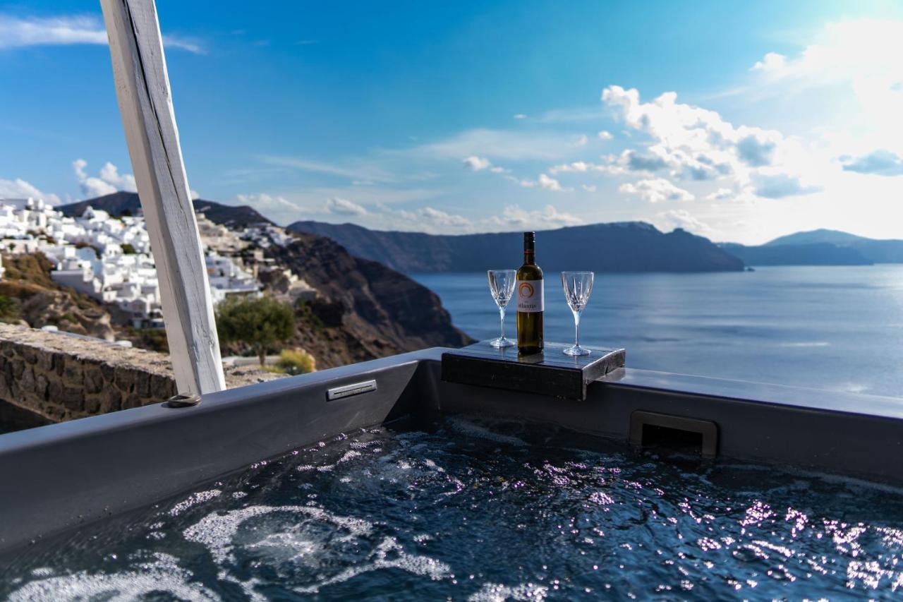 Solstice Luxury Suites Oía Dış mekan fotoğraf
