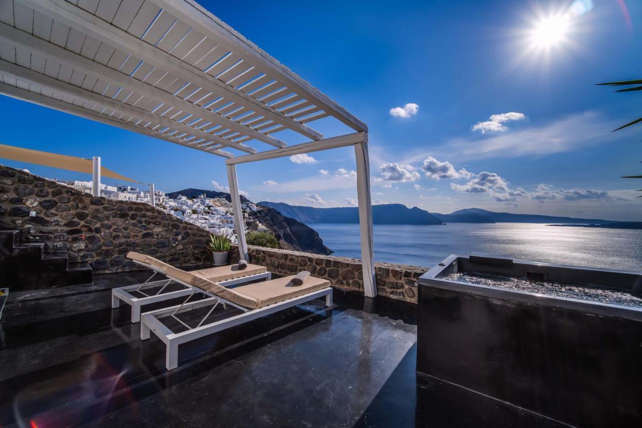 Solstice Luxury Suites Oía Dış mekan fotoğraf