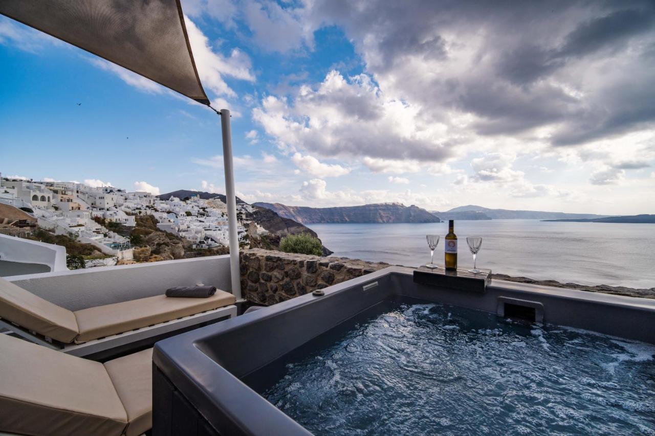 Solstice Luxury Suites Oía Dış mekan fotoğraf