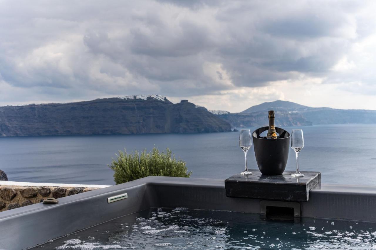Solstice Luxury Suites Oía Dış mekan fotoğraf