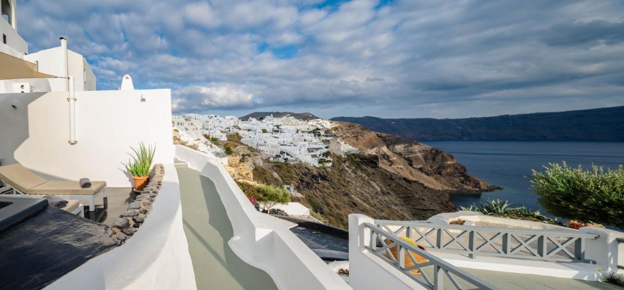 Solstice Luxury Suites Oía Dış mekan fotoğraf