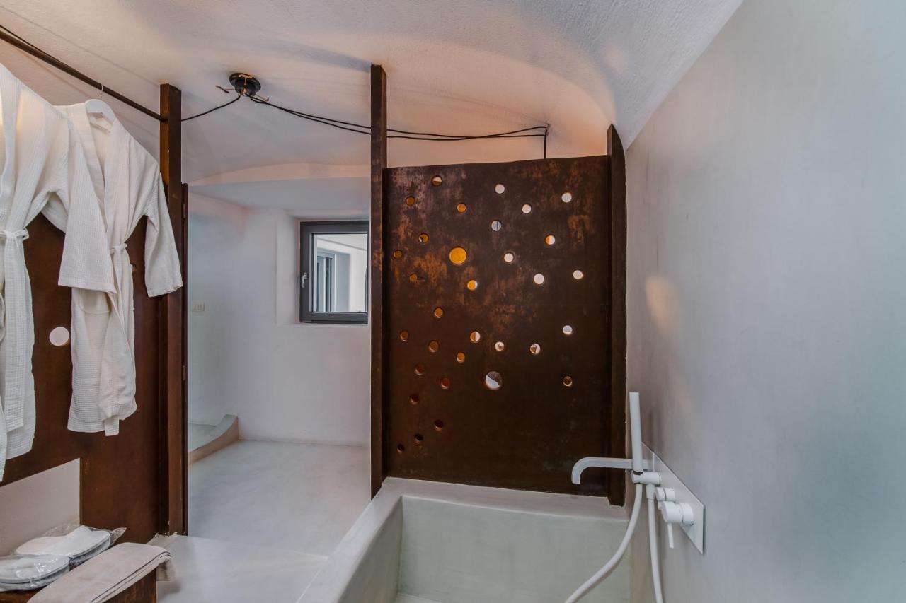 Solstice Luxury Suites Oía Dış mekan fotoğraf