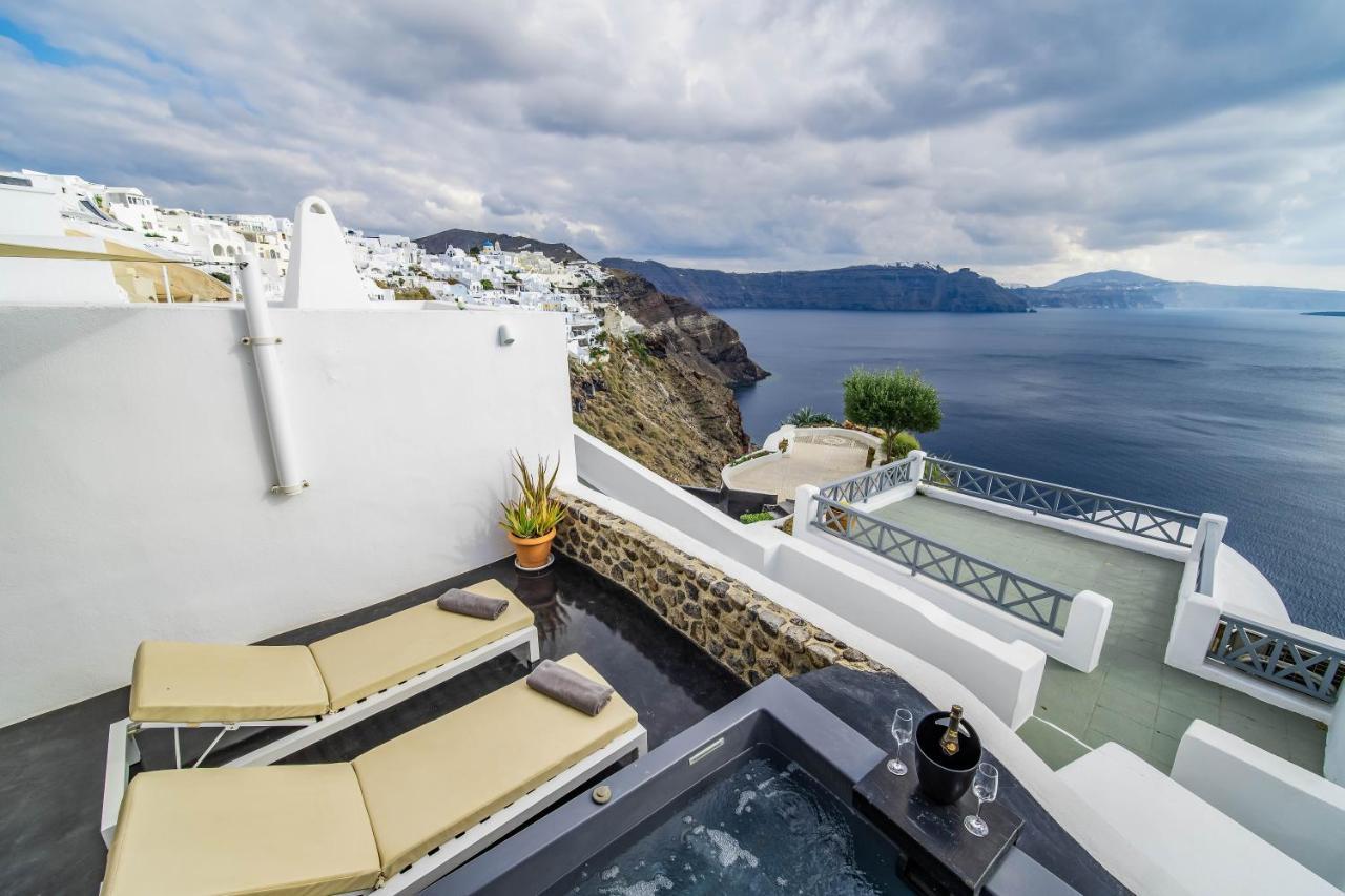 Solstice Luxury Suites Oía Dış mekan fotoğraf