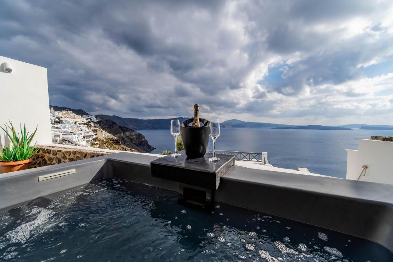 Solstice Luxury Suites Oía Dış mekan fotoğraf
