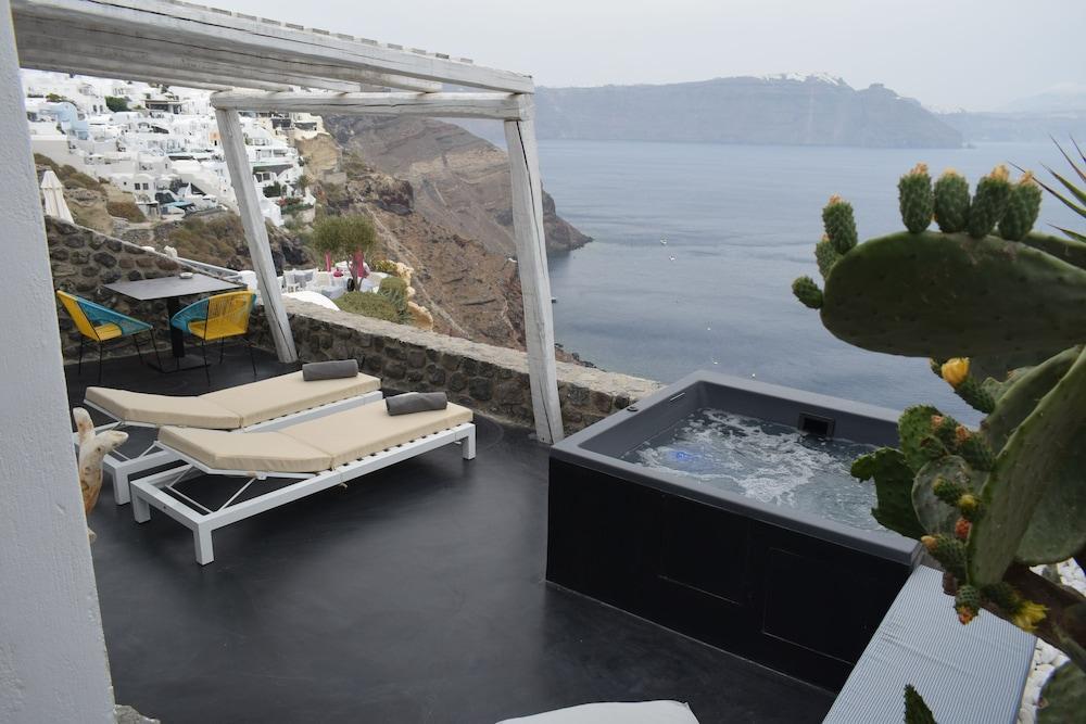 Solstice Luxury Suites Oía Dış mekan fotoğraf